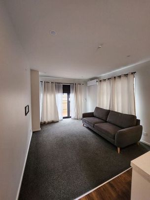 Modern home in the heart of Wainuiomata! - Photo 1