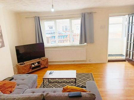 3 bedroom terraced house to rent - Photo 5