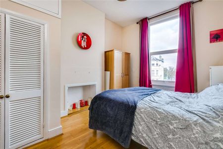 A bright two bedroom first floor apartment ideally located between Clapham Common and Clapham Junction. - Photo 4