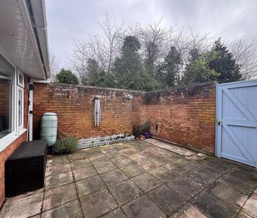 2 bedroom semi-detached bungalow to rent - Photo 6