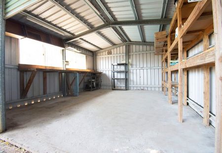 Your Home awaits - Entertainers dream - Large entertainment area over looking the pool - SHED. - Photo 4