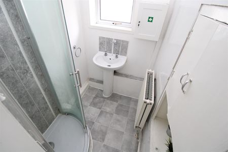 Room For Rent Queen Street, Pontypridd - Photo 4