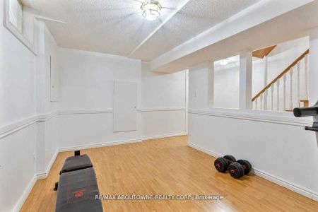 Detached Home For Lease | W9245835 - Photo 4