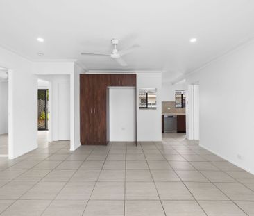 Spacious Duplex in Broadbeach Waters - Photo 5