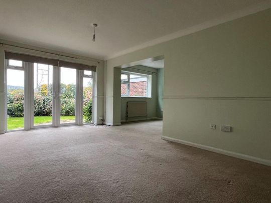 4 bedroom detached house to rent - Photo 1