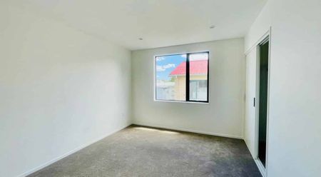 CONIFER GROVE, 4 BEDROOMS - Photo 2