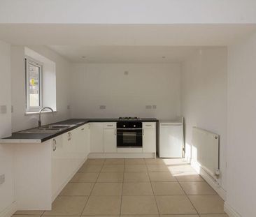 2 bedroom end of terrace house to rent - Photo 2