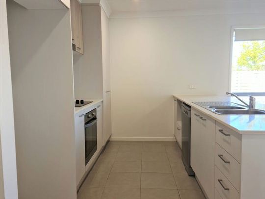 Impeccable Family Living only 800m from the Waterfront - Photo 1