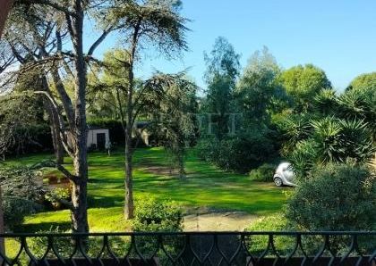 Ardeatina-Divino Amore: Quiet, charming rustic villa, big and well-curated garden, 3 beds, 1 study, 3 baths, living room, kitchen, with terraces , AC and parking space. Ref 2322