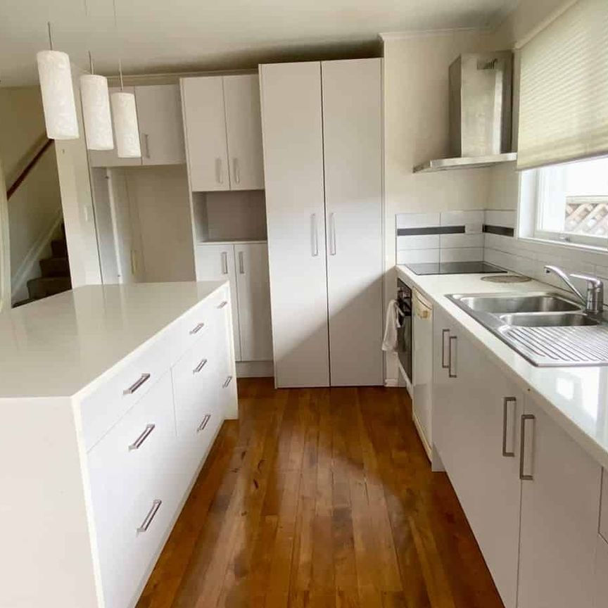 Free Standing 3 bedroom, Power & Water Included! - Photo 1