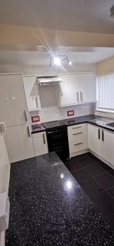 2 bedroom semi-detached house to rent - Photo 5