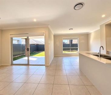 Spacious, Five Bedrooms & Excellent Location !!! - Photo 1