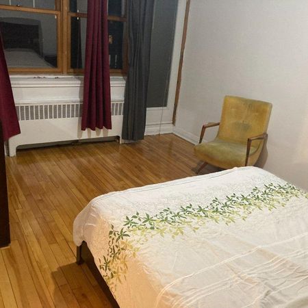 1 490 $ – Grand 3½ meublé – ~1 000 pi² – Tout inclus – Stationnement – Ridgewood - Photo 3