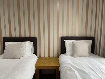 Bourne House - Photo 4