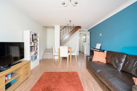 2 bedroom end of terrace house to rent - Photo 2