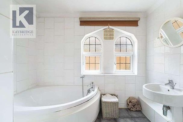 Tudor Avenue, Worcester, KT4 - Photo 1