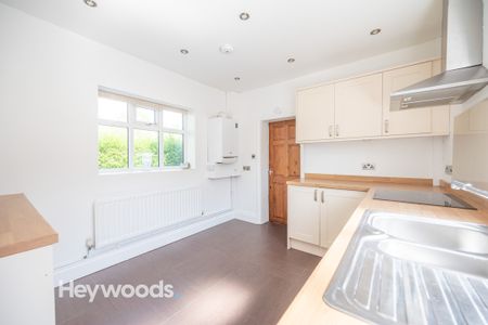 3 bed town house to rent in Alexandra Road, May Bank, Newcastle-under-Lyme ST5 - Photo 5