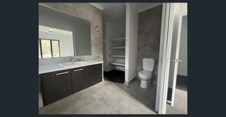 Executive-Style Family Home in Prime Location - Photo 4