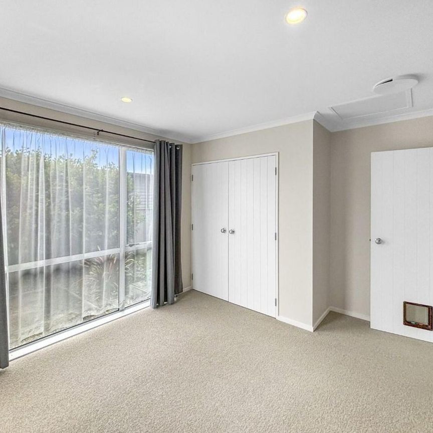Three bedroom home in the heart of the city - Photo 1