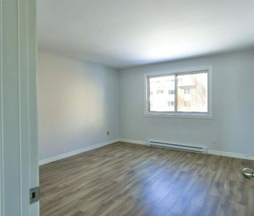 Spacieux et lumineux 4 1/2 ( Cession de Bail) - Photo 1