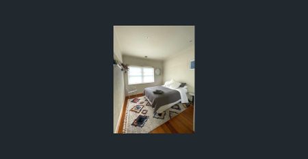 Stylish Art Deco Elegance with Modern Renovation in Prime Elwood Location - Photo 3