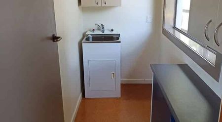 Sunny, warm 3 bedroom home on Cashmere hill - Photo 5