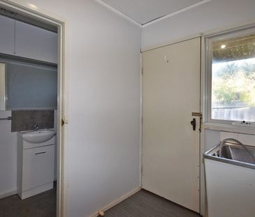 Neat and Tidy 2 Bedroom Unit- WATER USAGE INCLUDED - Photo 6