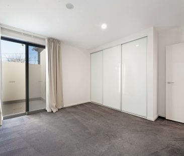 Executive living in an ideal location - Photo 1