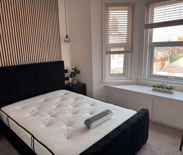 7 stunning Studio Flats in a great location for hospital staff - Photo 3