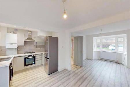 3 bedroom detached house to rent - Photo 3