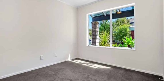 Spacious Family Home in Randwick - Photo 2