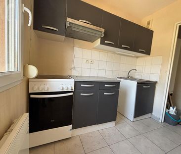 Location Appartement 2 pièces 47m² GUILHERAND GRANGES 07500 - Photo 4