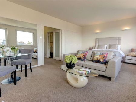 Large, bright bedroom/ reception area with amazing views across London, great storage space, a separate fully fitted kitchen and a modern bathroom. - Photo 2