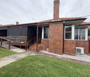 MODERN COMFORT IN RAYMOND TERRACE!! - Photo 1