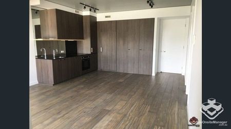 Sophisticate Unfurnished 2 bedroom Apartment - Photo 5