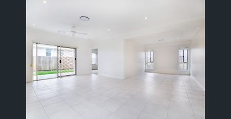 Stunning Brand-New Home – with Solar - Photo 2