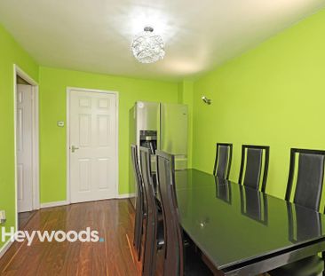 4 bedroom detached house to rent - Photo 2