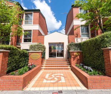 Stylish Two-Bedroom Apartment in Prime Box Hill Location - Photo 5