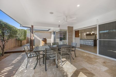 Stylish Ex-Display Home with Designer Features - Photo 3