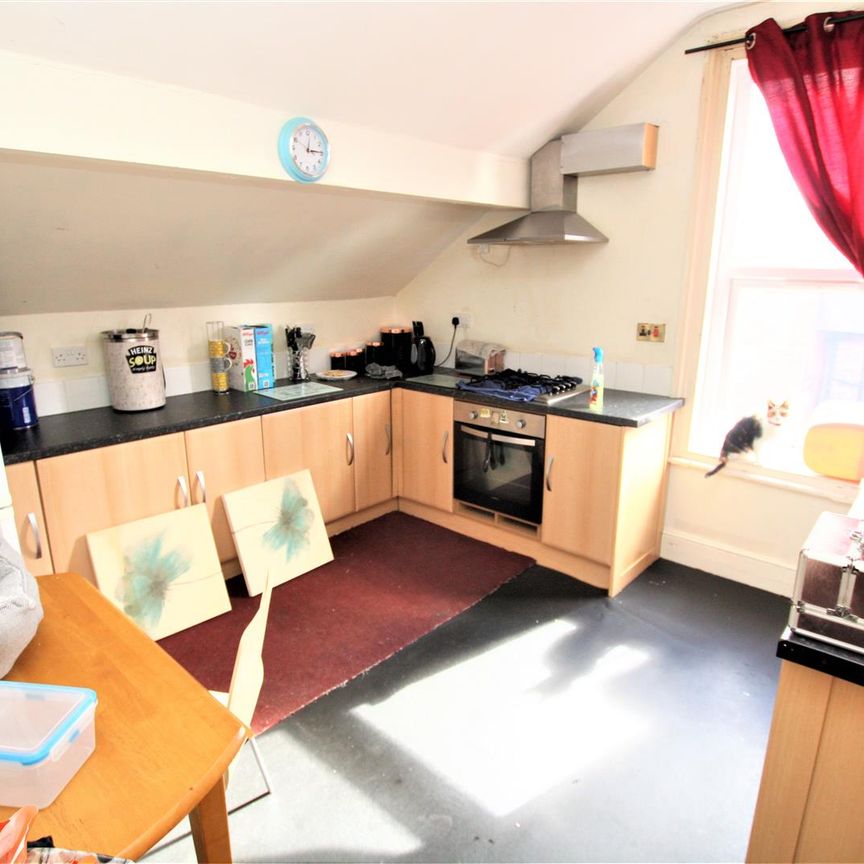 4 bedrooms House - Semi-Detached for Sale - Photo 1