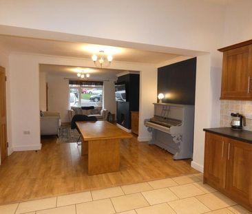 3 bedroom semi-detached house to rent - Photo 2