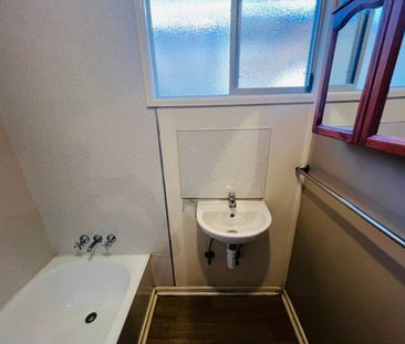 Neat & Tidy 3-Bedroom Home – Great Value with Extra Storage! - Photo 6