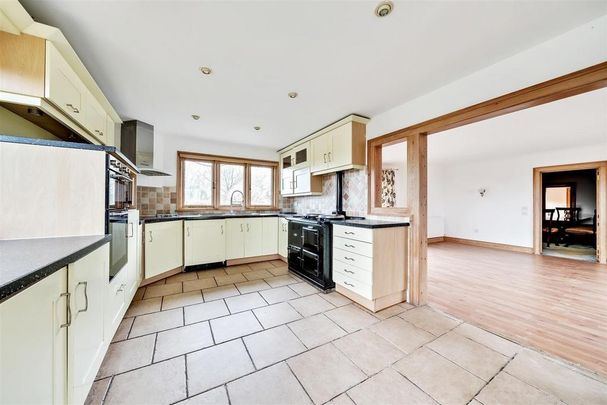 5 bedroom chalet to rent - Photo 1