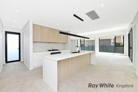 Stunning Five Bedroom Duplex - Photo 5