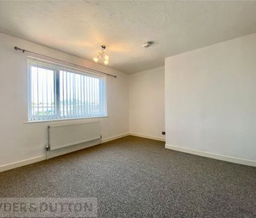 Flat To Rear Chadderton Reform Club, Middleton Road, Chadderton, Ol... - Photo 2