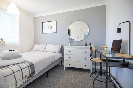 6 bedroom terraced house to rent - Photo 3