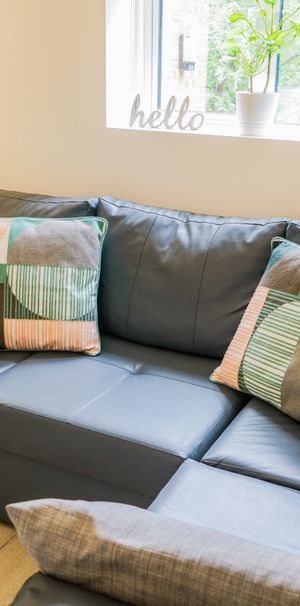 🌄Unbeatable Views From The Garden And Bedrooms, In Highly Sought After Residential Area! Benefiting From Links To M40 Close By🌄 Room 5 - Photo 1