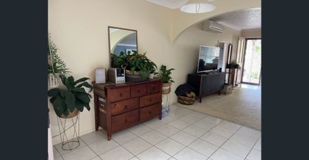 Spacious Open Plan Detached Duplex - Photo 4