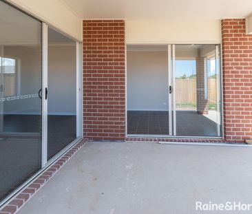 Well presented 4 bedroom family home - Photo 4