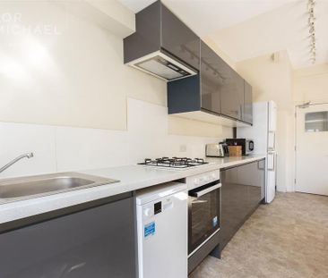 6 bedroom terraced house to rent - Photo 5